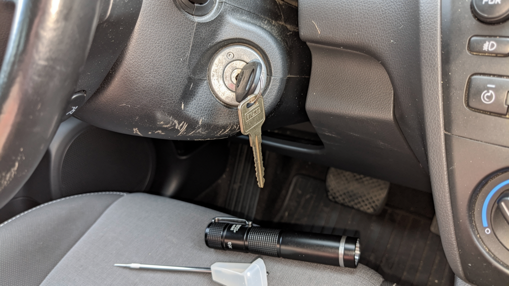 Vehicle ignition cylinder with a key that will not turn