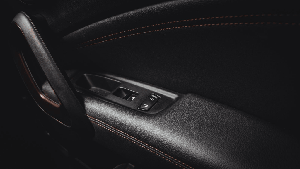Real vehicle interior door handle and lock controls